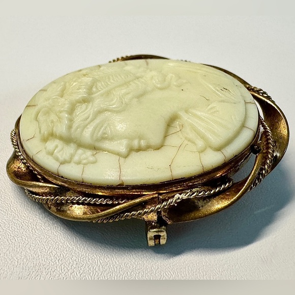 Antique Victorian Cameo Brooch - Picture 3 of 6